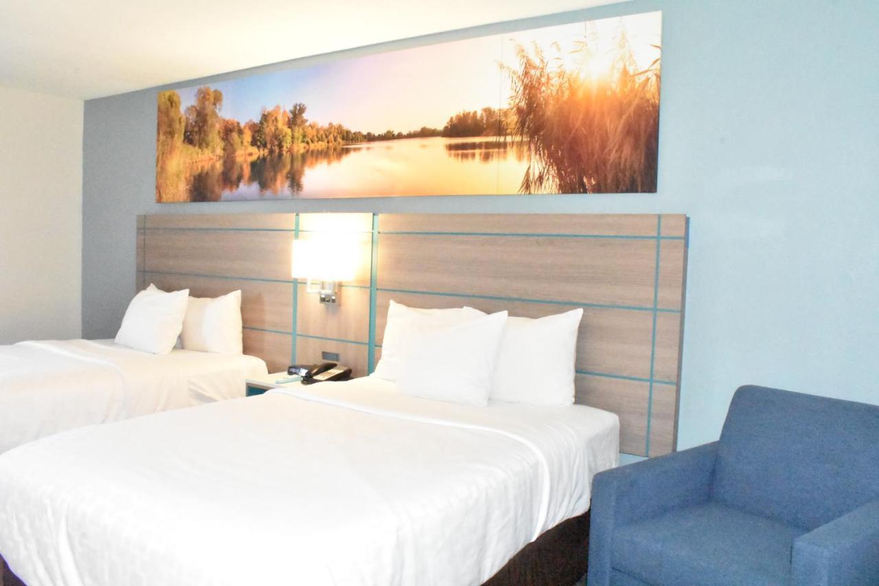 Clarion Pointe Vidalia - Lyons West Hotel Exterior photo