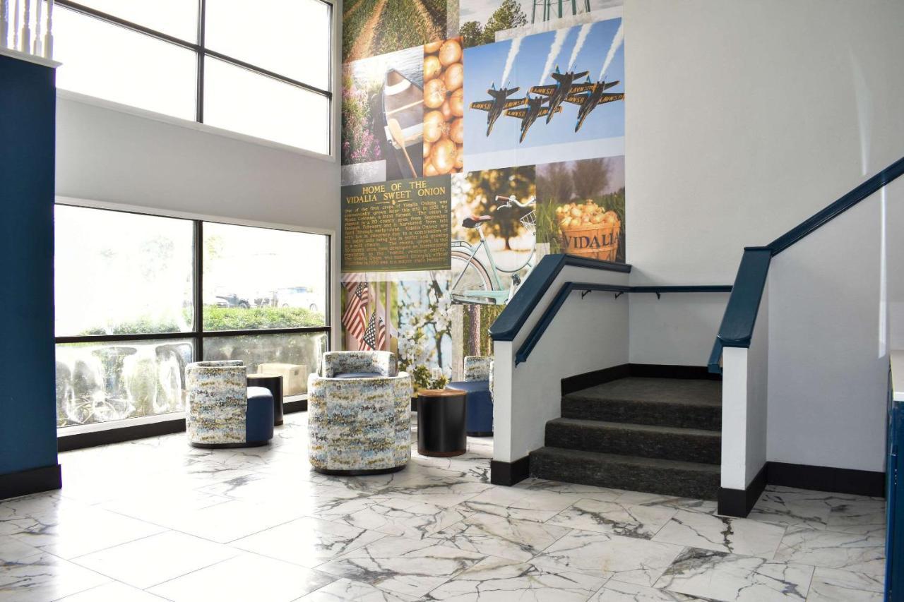 Clarion Pointe Vidalia - Lyons West Hotel Exterior photo
