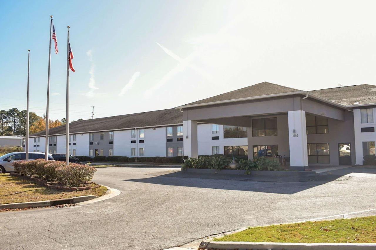 Clarion Pointe Vidalia - Lyons West Hotel Exterior photo